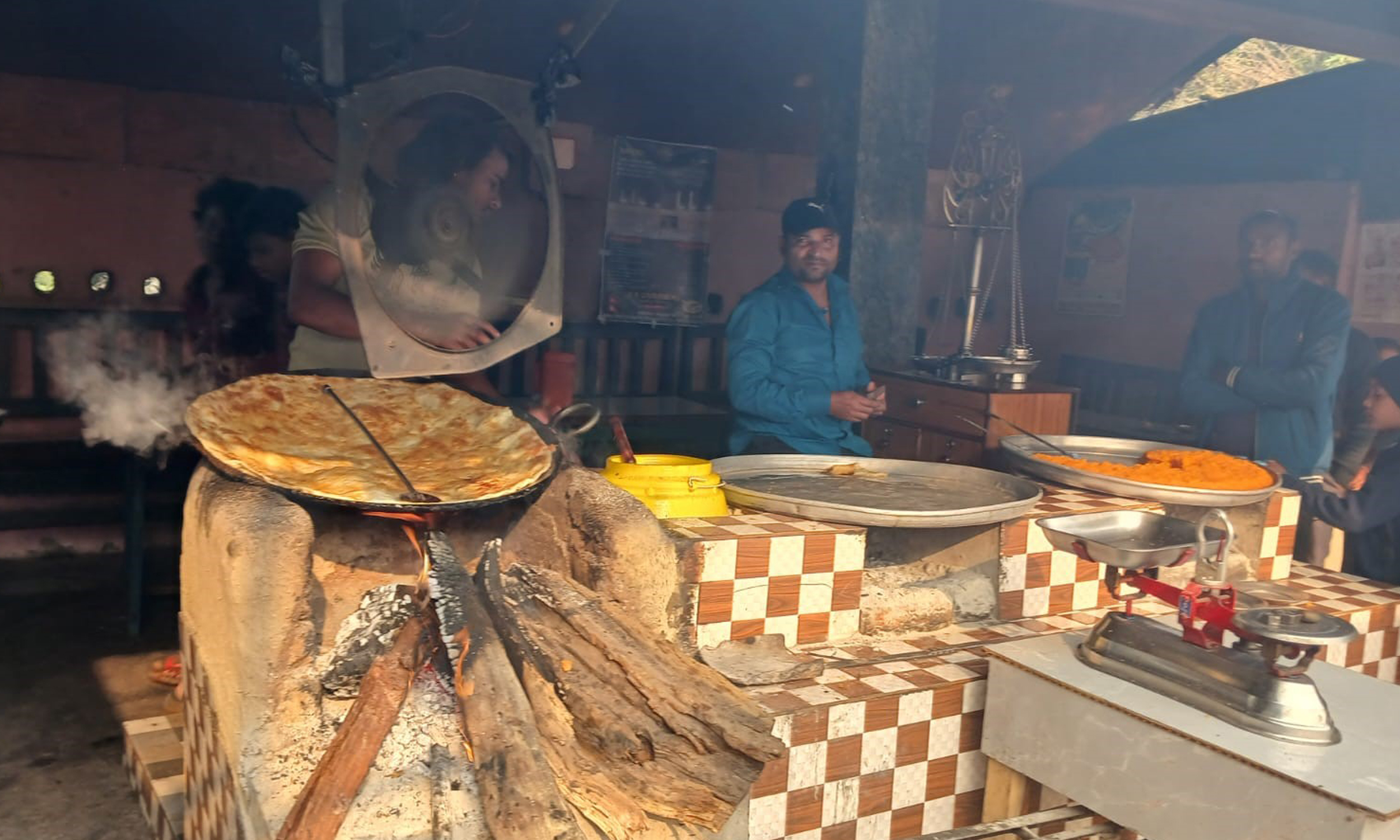 नेपालगन्जमा ४ दशकदेखि हलुवा–पराठाको स्वाद चखाउँदै अरमान