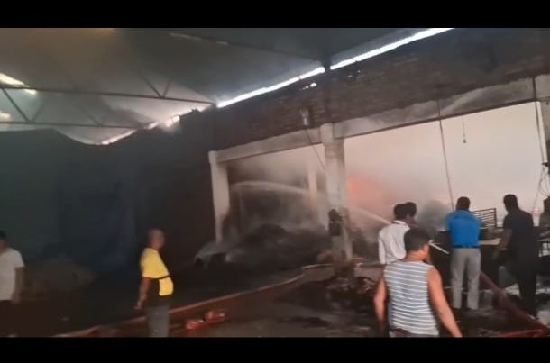 दुहबीस्थित जुट मिलमा आगलागी, नियन्त्रणमा लिन ८ दमकल परिचालित