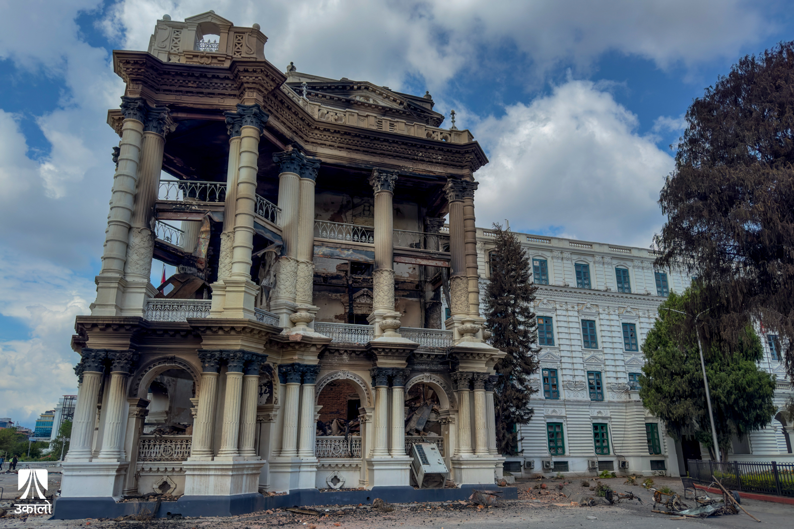 खरानीको साक्षी बनेको सिंहदरबार (तस्वीरहरू)