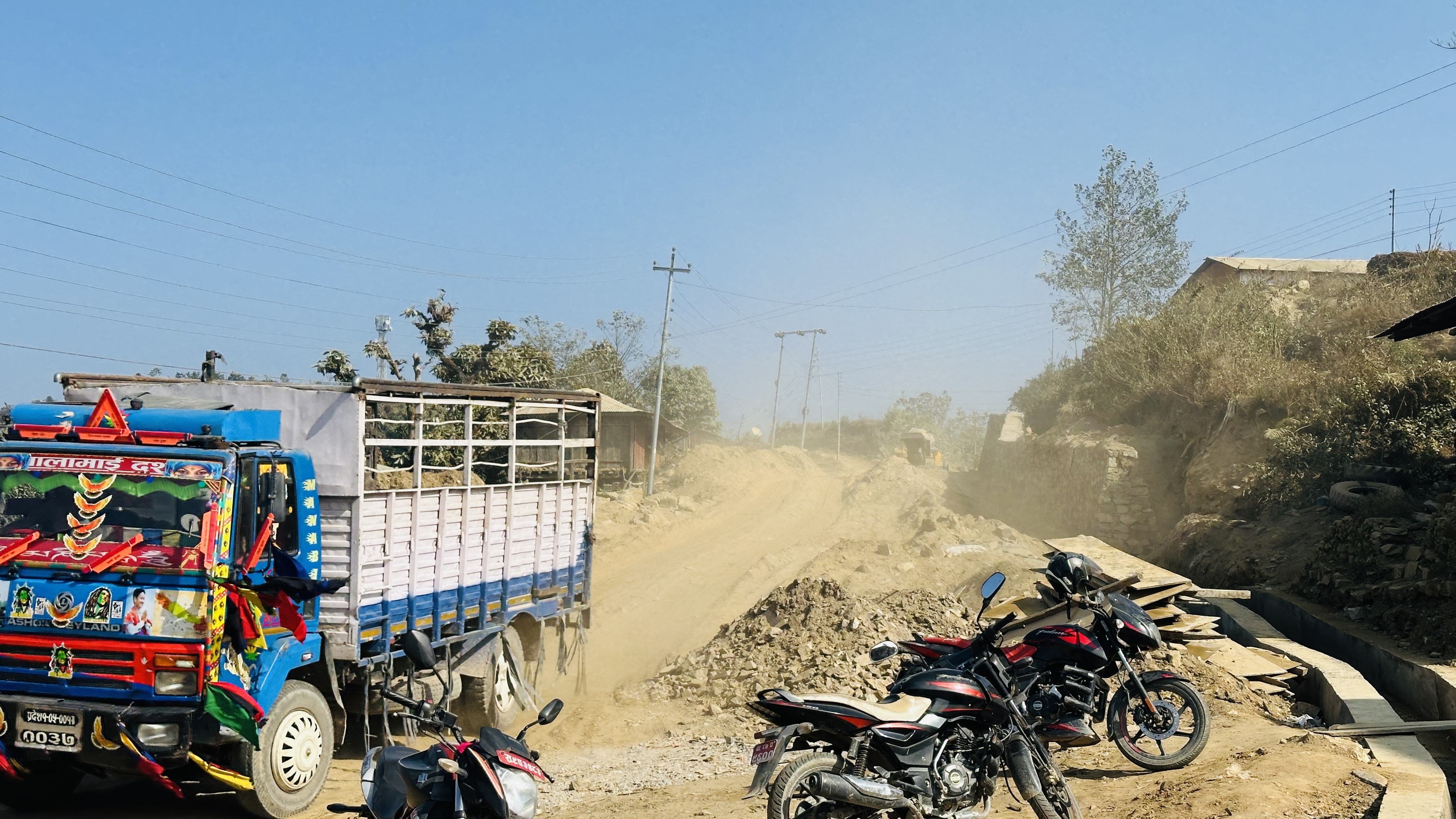उदयपुर–२: फेरिइरहन्छन् प्रतिनिधि, फेरिँदैन सडकको अवस्था