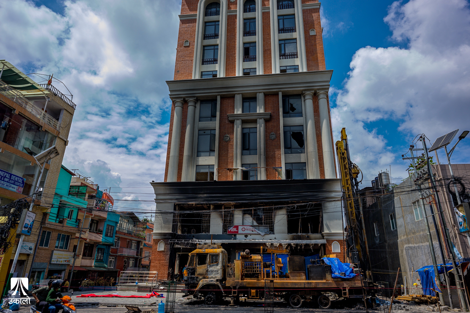 तल्लो तलमा हिमालयन जाभा रहेको नेपाल राष्ट्रिय माडवारी परिषद्को भवन।