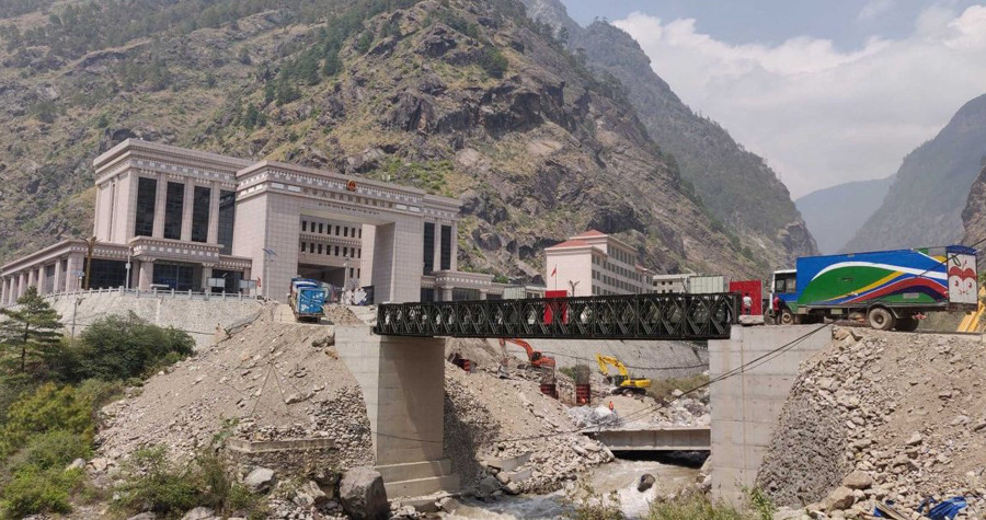 रसुवागढी नाकाको मितेरी पुलबाट सवारी आवागमन खुल्ला