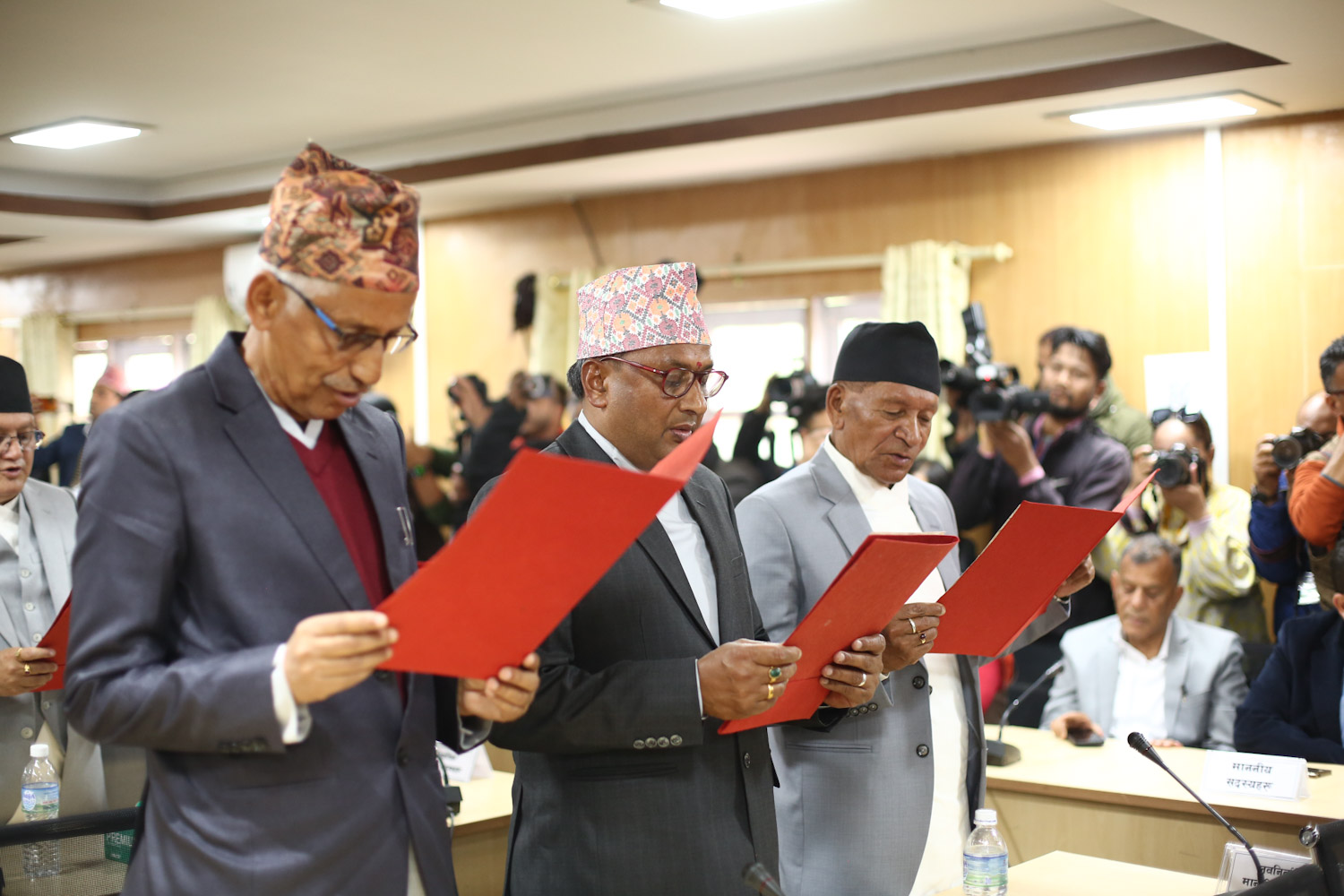 राष्ट्रियसभाका नवनिर्वाचित सदस्यले लिए शपथ