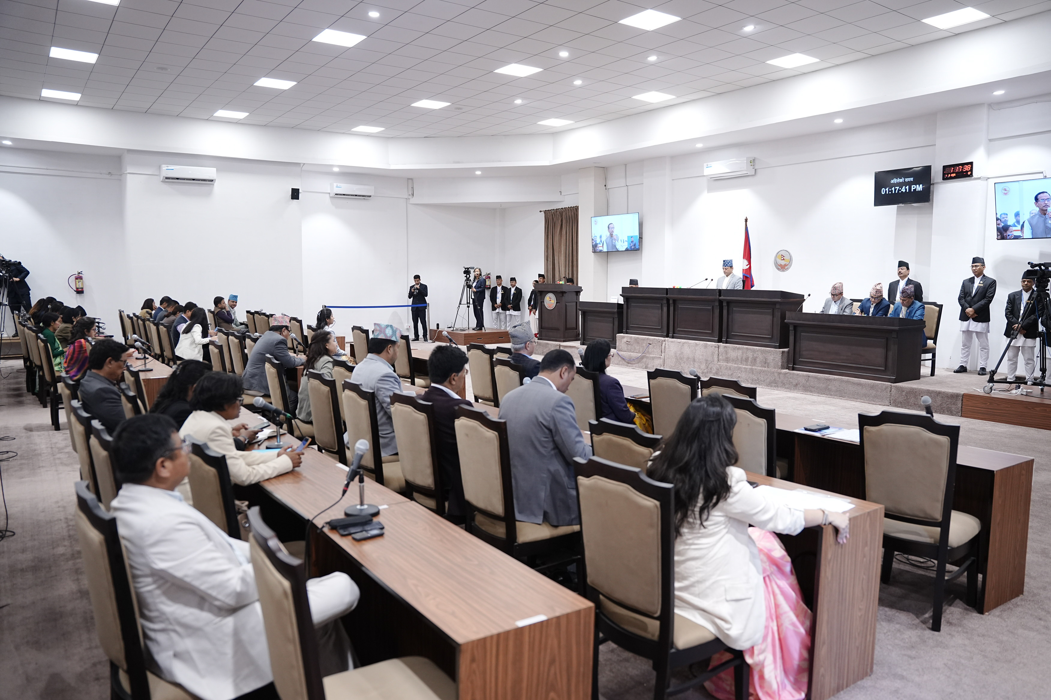 ग्यासदेखि स्वास्थ्य बीमासम्म व्यवस्थित गर्न सांसदले गराए सरकारको ध्यानाकर्षण