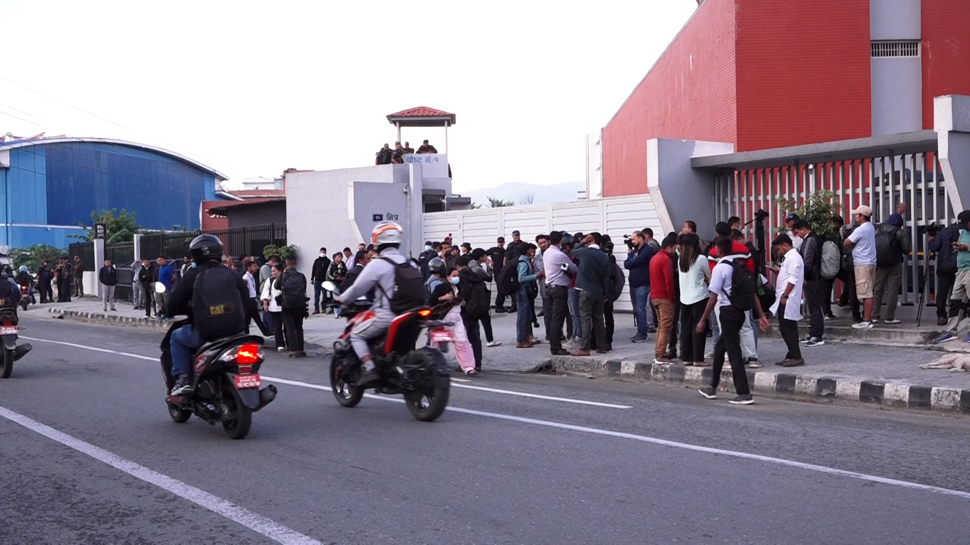 मेयर बालेन शाह र सुदन गुरुङविरुद्ध प्रहरी परिसरमा जाहेरी