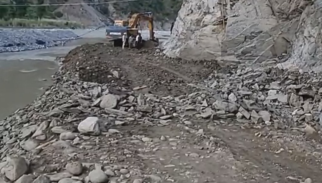 बीपी राजमार्ग एकतर्फी सञ्चालनमा, आइतबारदेखि दुईतर्फी खुल्ने