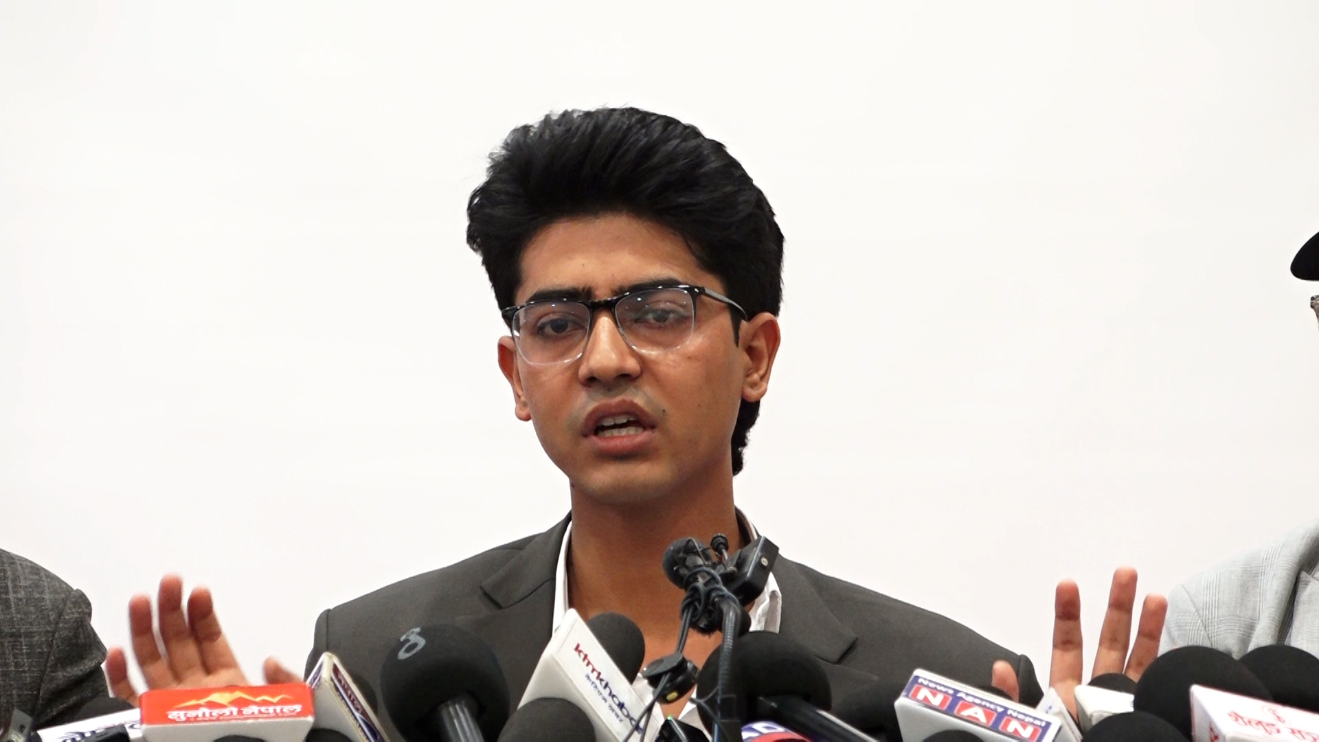 प्रत्यक्ष कार्यकारीको ‘बटमलाइन’ पूरा नभएसम्म ढुंगाना समूह चुनावमा नजाने