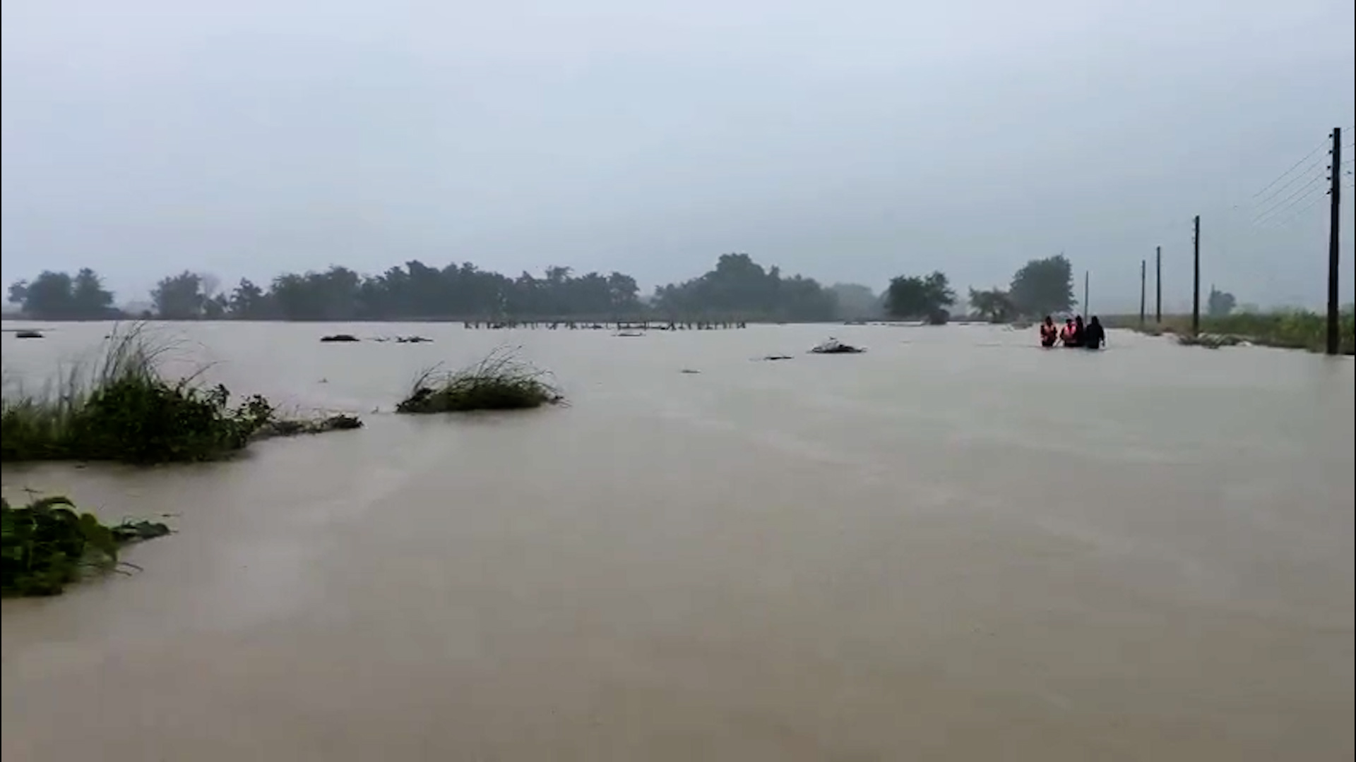 सुनसरीमा बाढीले सयौँ घर डुबानमा