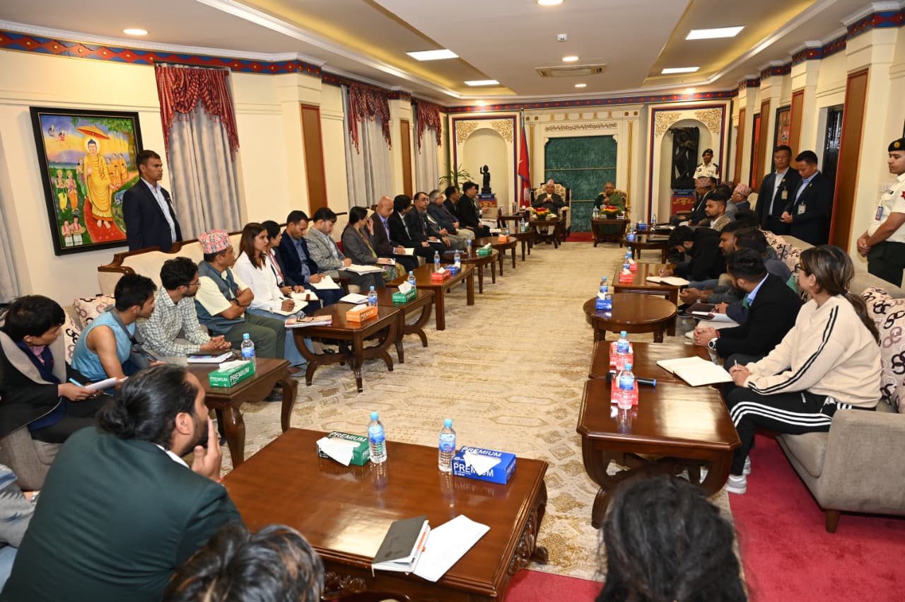 राष्ट्रपतिसमक्ष प्रधानमन्त्री र जेन-जी प्रतिनिधिबीच छलफल, निर्वाचनलाई सफल पार्दै इतिहास रच्न आग्रह