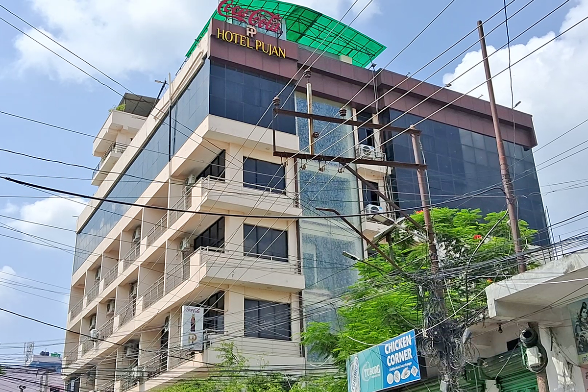 पुजन होटल।