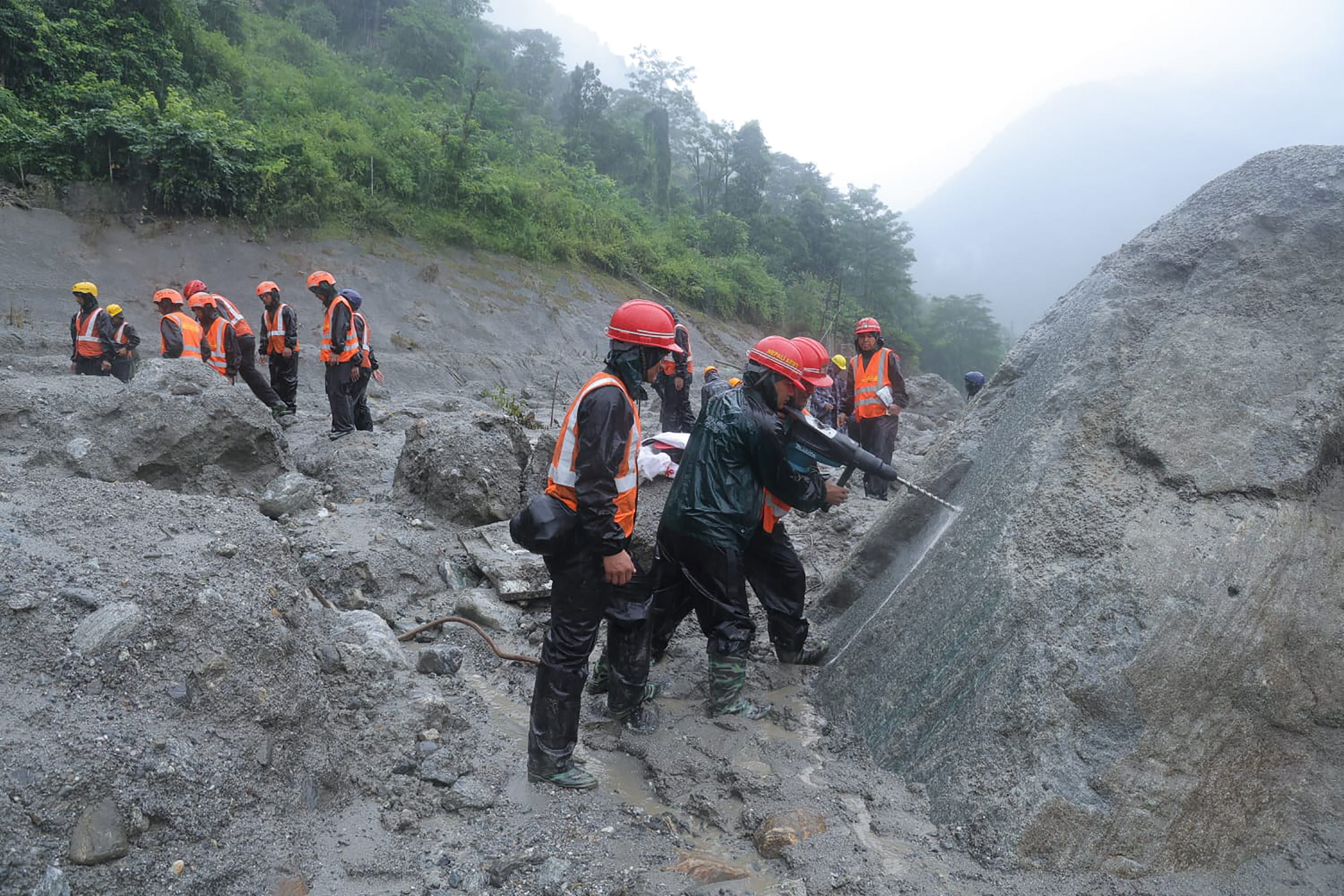 भोटेकोशी बाढी: नौ जलविद्युत् आयोजनाका ५३७ जना सम्पर्कविहीन