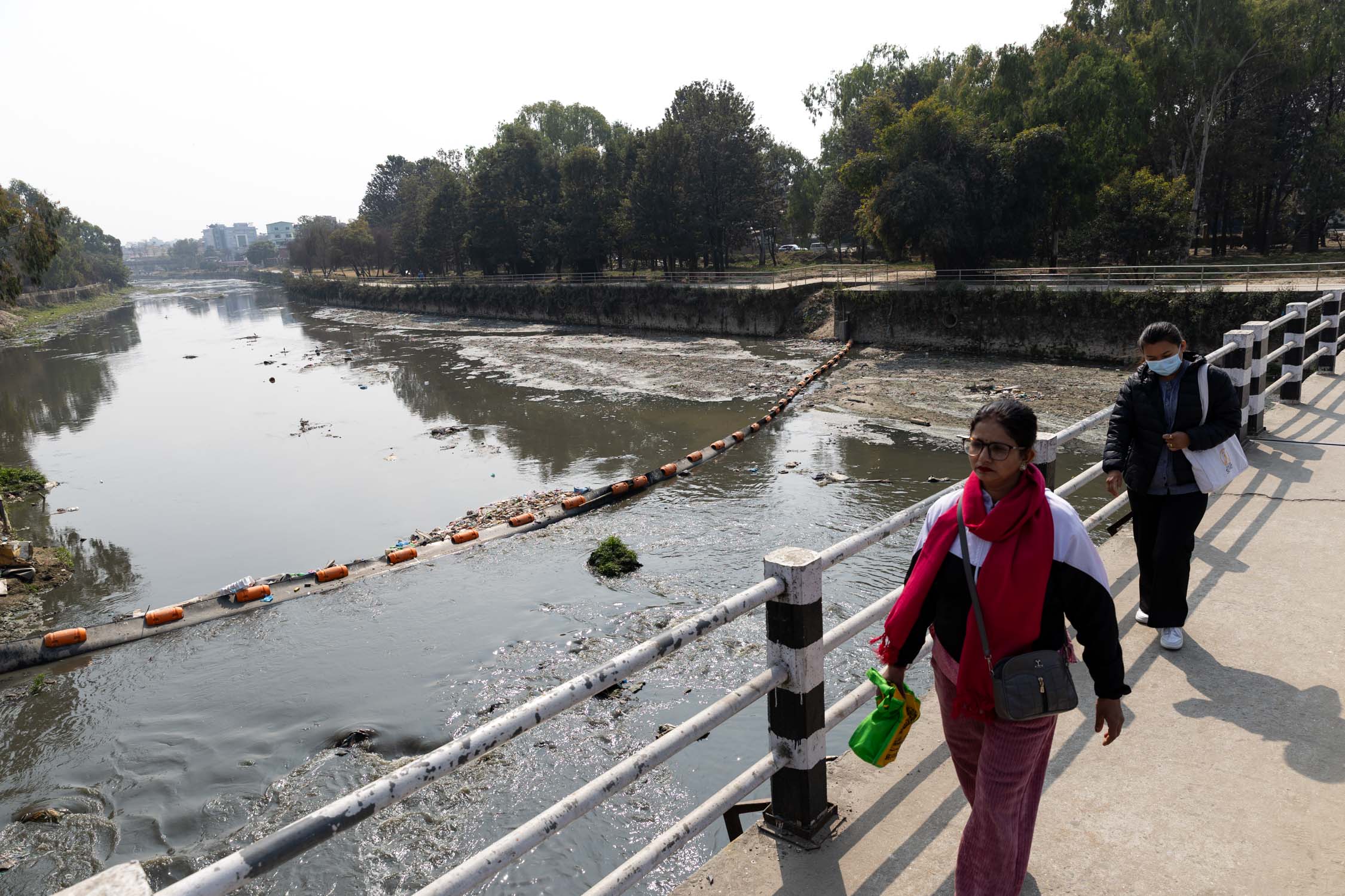 बागमतीका ६ स्थानमा ट्रास बेरियर [तस्वीरहरू]
