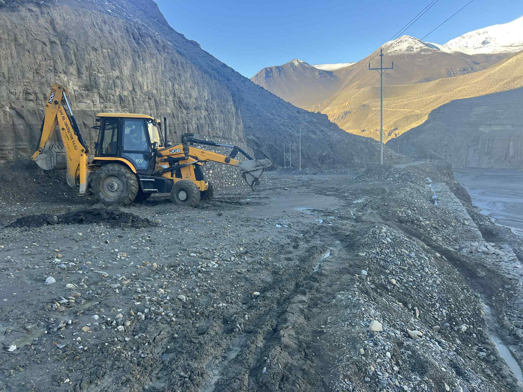 मर्मतपछि खुल्यो कागबेनी–छुसाङ सडक, चैले सडक मर्मत हुँदै