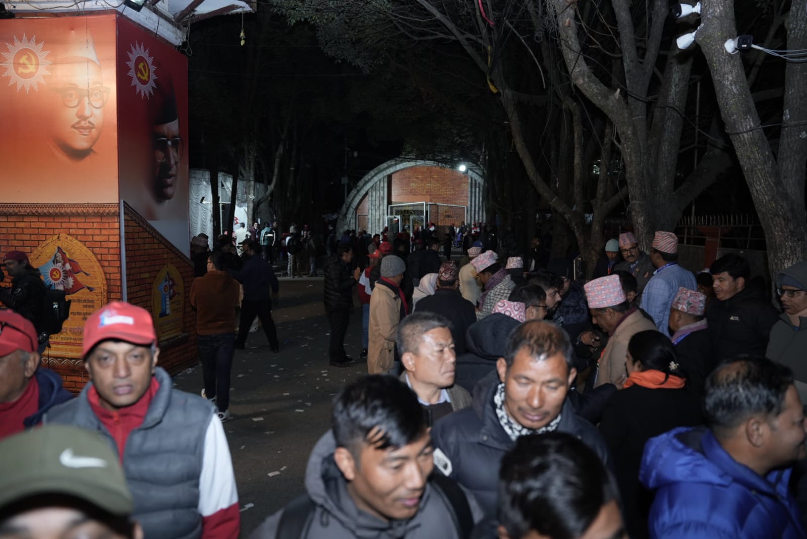 एमाले निर्वाचन: लाइनमै लागेर मतदान गर्न असहज भएपछि कुपन लागू