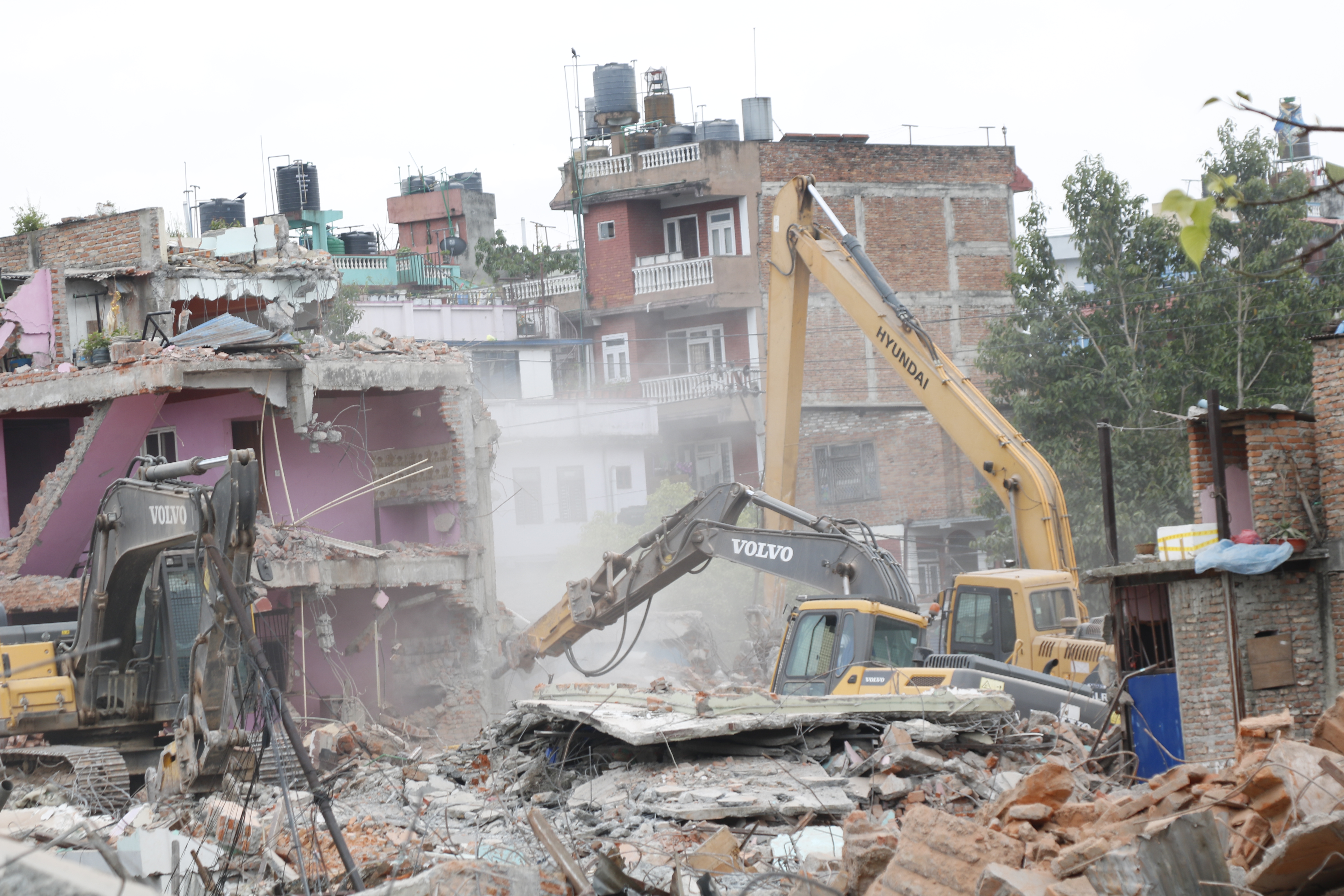 भत्काउन थालियो धोबीखोला करिडोरका अतिक्रमित पक्की संरचना