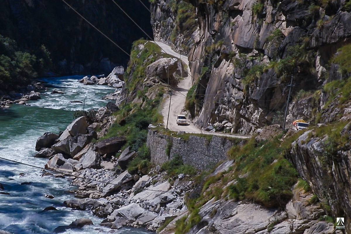 सडक यातायातले जोडिएसँगै बदलिँदै गरेको कर्णालीको अनुहार [तस्वीरहरू]