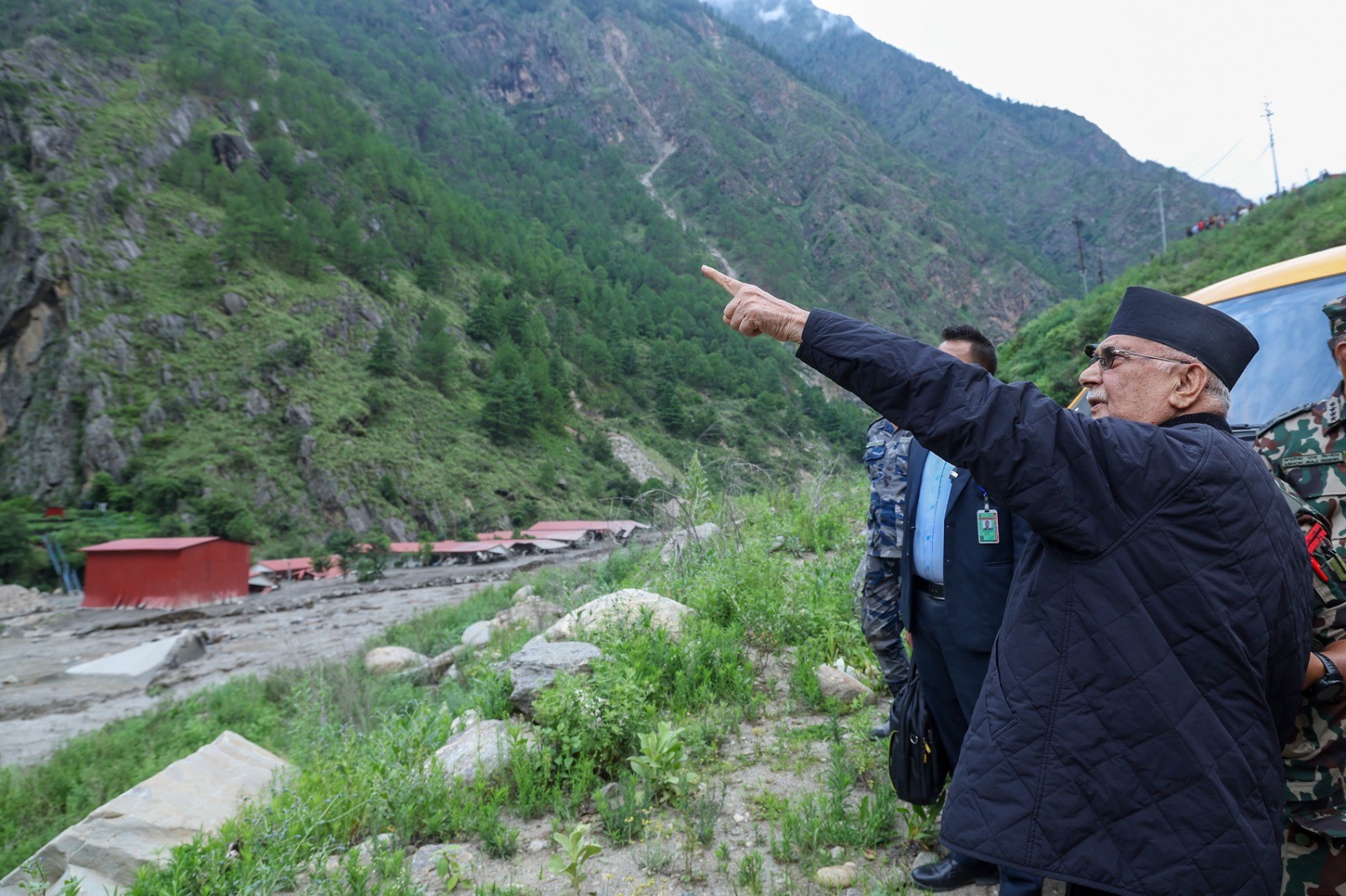 प्रधानमन्त्रीबाट रसुवा र नुवाकोटको बाढी प्रभावित क्षेत्रको अवलोकन