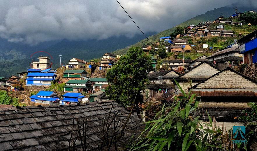 भुजुङको ५०० वर्ष पुरानो मौलिकता बिथोल्दै ठडियो कंक्रिटको भवन