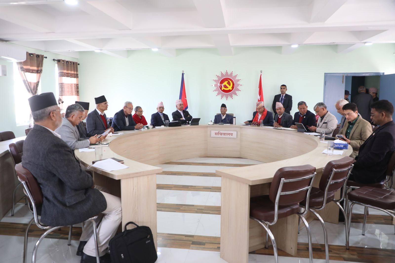 सरकारबाट बाहिरियो एमाले, समर्थन पनि फिर्ता लिने निर्णय