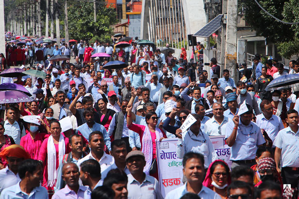 स्थानीय तह मातहत नबस्ने अडानबीच ६ वर्षदेखि चलिरहेको शिक्षक आन्दोलन 