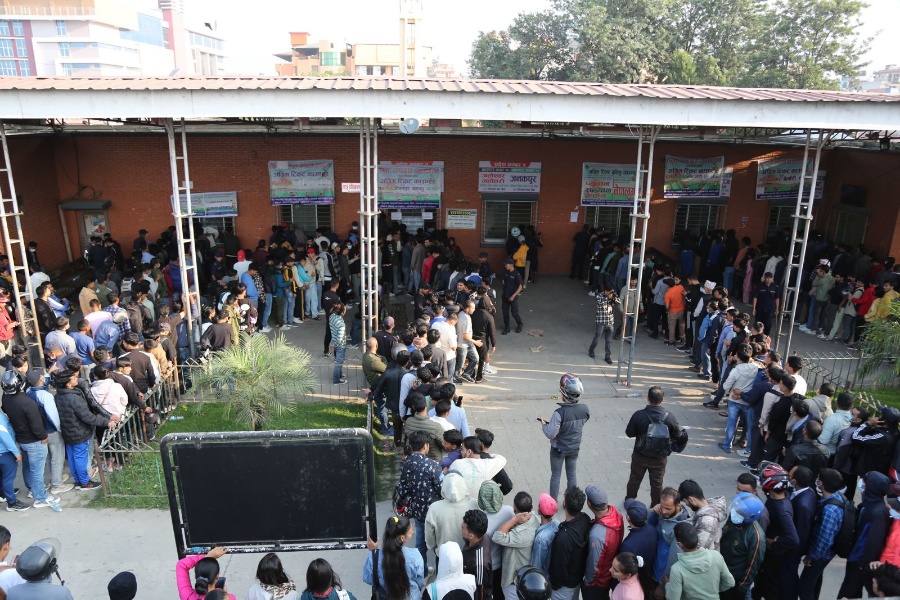 दशैँका लागि अग्रिम टिकट बुकिङ खुला, गाेंगबुस्थित बसपार्कमा भिड (तस्वीरहरू)