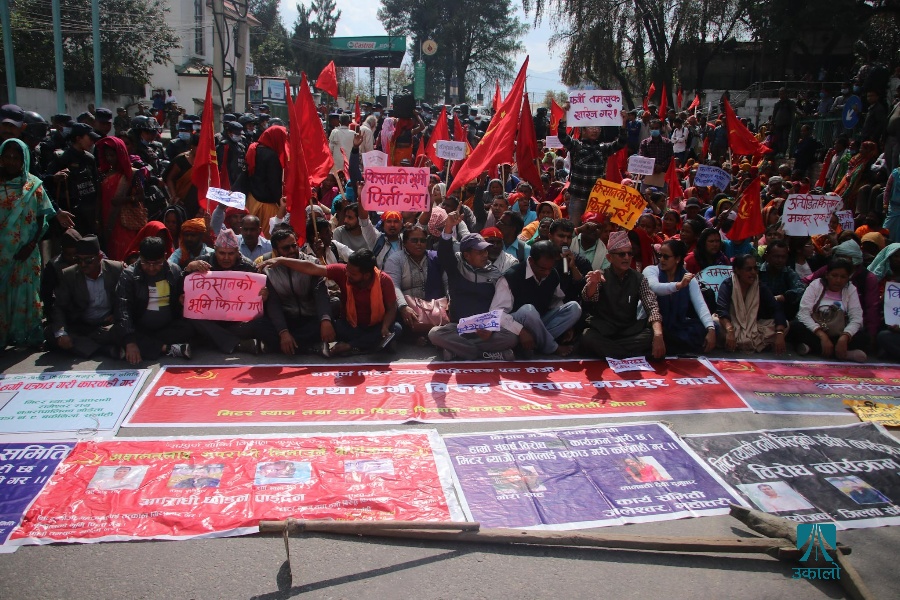 सरकारसँग सहमति गरेको २ दिनपछि मिटरब्याज पीडितको अर्को टोलीद्वारा काठमाडौँमा विरोध प्रदर्शन