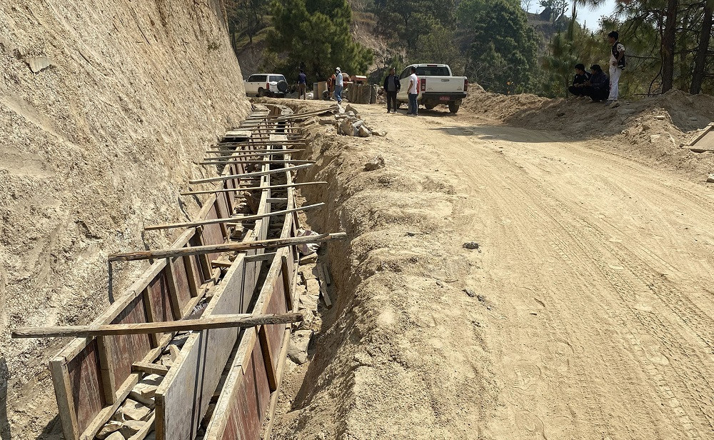 नमोबुद्ध–तेमाल सडकखण्डको स्तरोन्नति ८ महिनादेखि अलपत्र