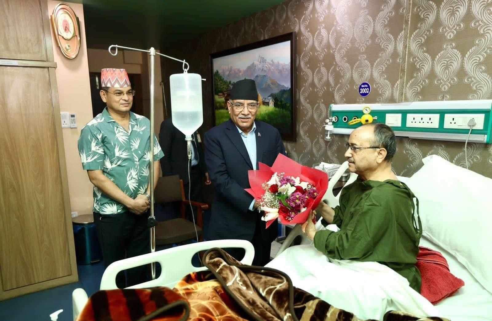 रक्षामन्त्री खड्काको वीरेन्द्र सैनिक अस्पतालमा पोस्टेटको शल्यक्रिया