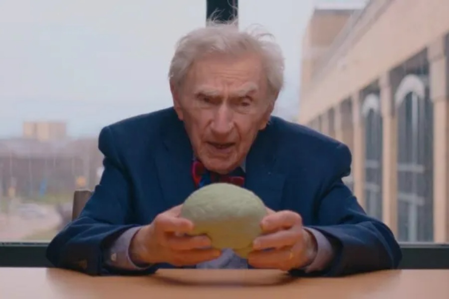 १०० वर्षको उमेरमा पनि सक्रिय डा. होवर्डका ५ स्वास्थ्य टिप्स