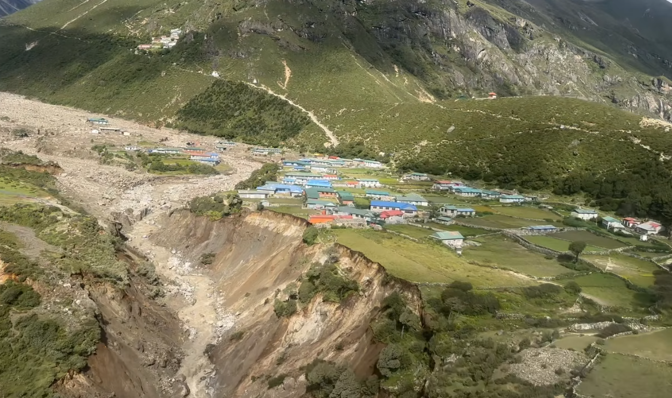 थामे बाढीबाट विस्थापितलाई ५० हजारका दरले राहत वितरण