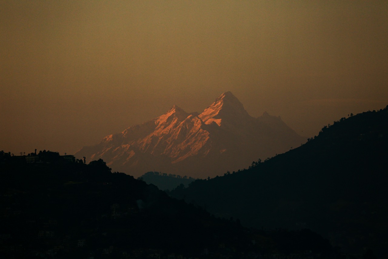 मनास्लु हिमपहिरोमा परी एक जनाको मृत्यु, मौसम खराबीले फर्किए हलिकोप्टर