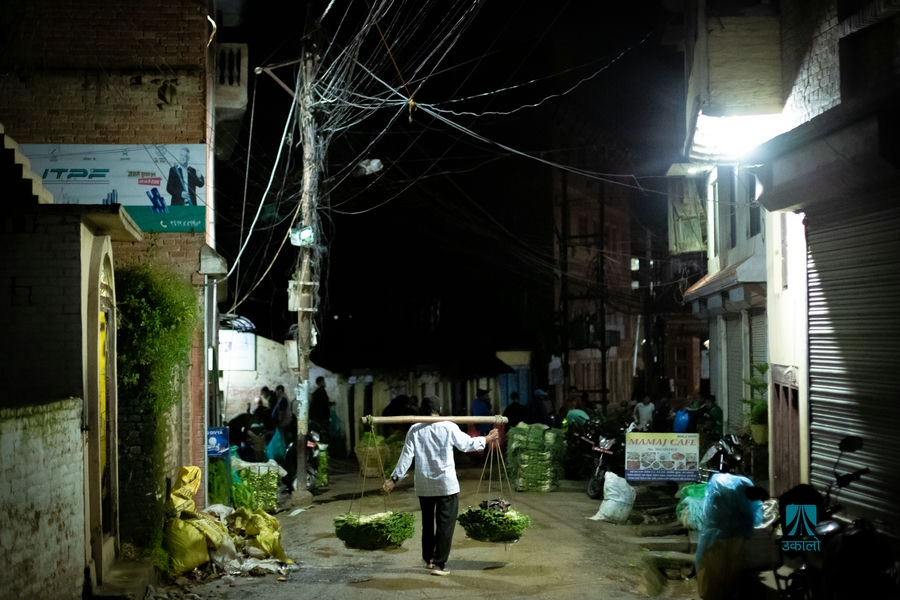 मध्यरातमा खुल्ने तरकारी बजार, प्लटिङले सधैँलाई बन्द हुने जोखिम 