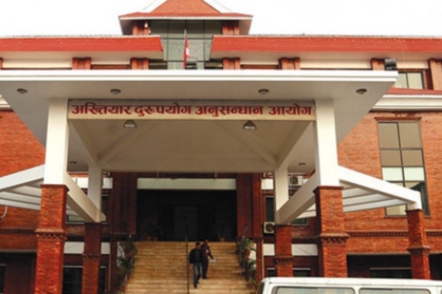 हेटौँडाका यातायात अधिकृत र बिचौलिया घुससहित पक्राउ