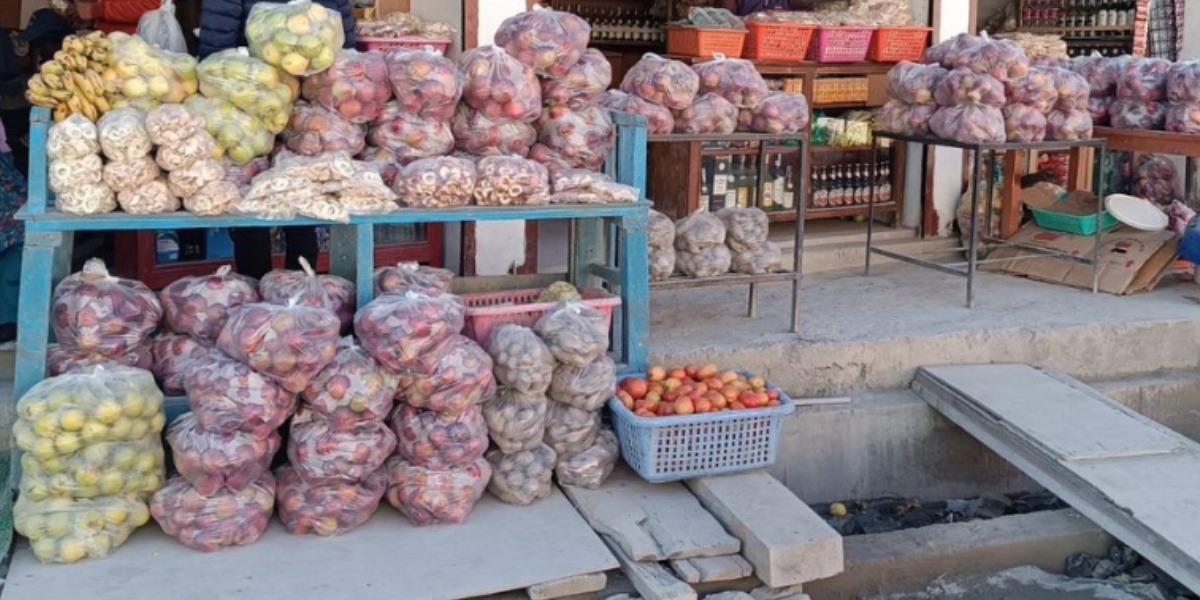 दशैँको कोसेलीका रूपमा मुस्ताङको स्याउ