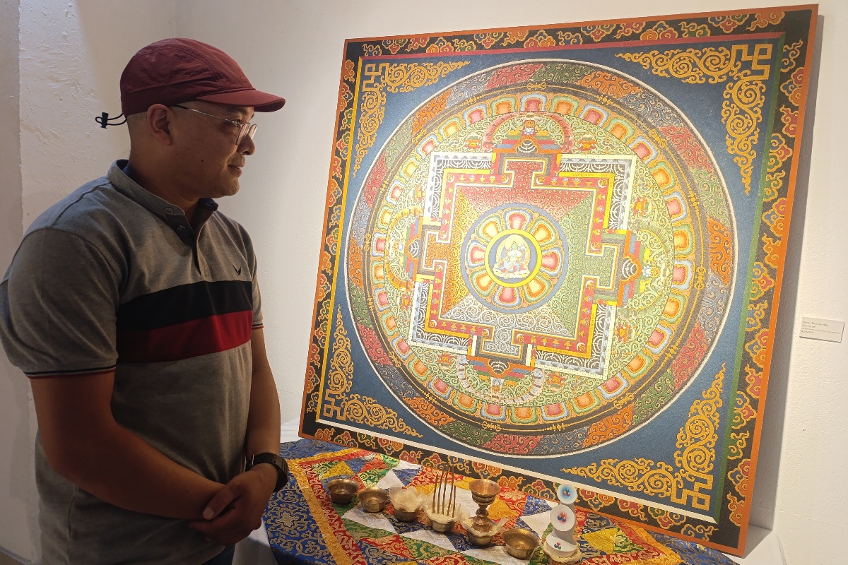 कलाकारका कला: काठमा बालुवा भरेको थांकादेखि धार्मिक र मिथिला कलासम्म