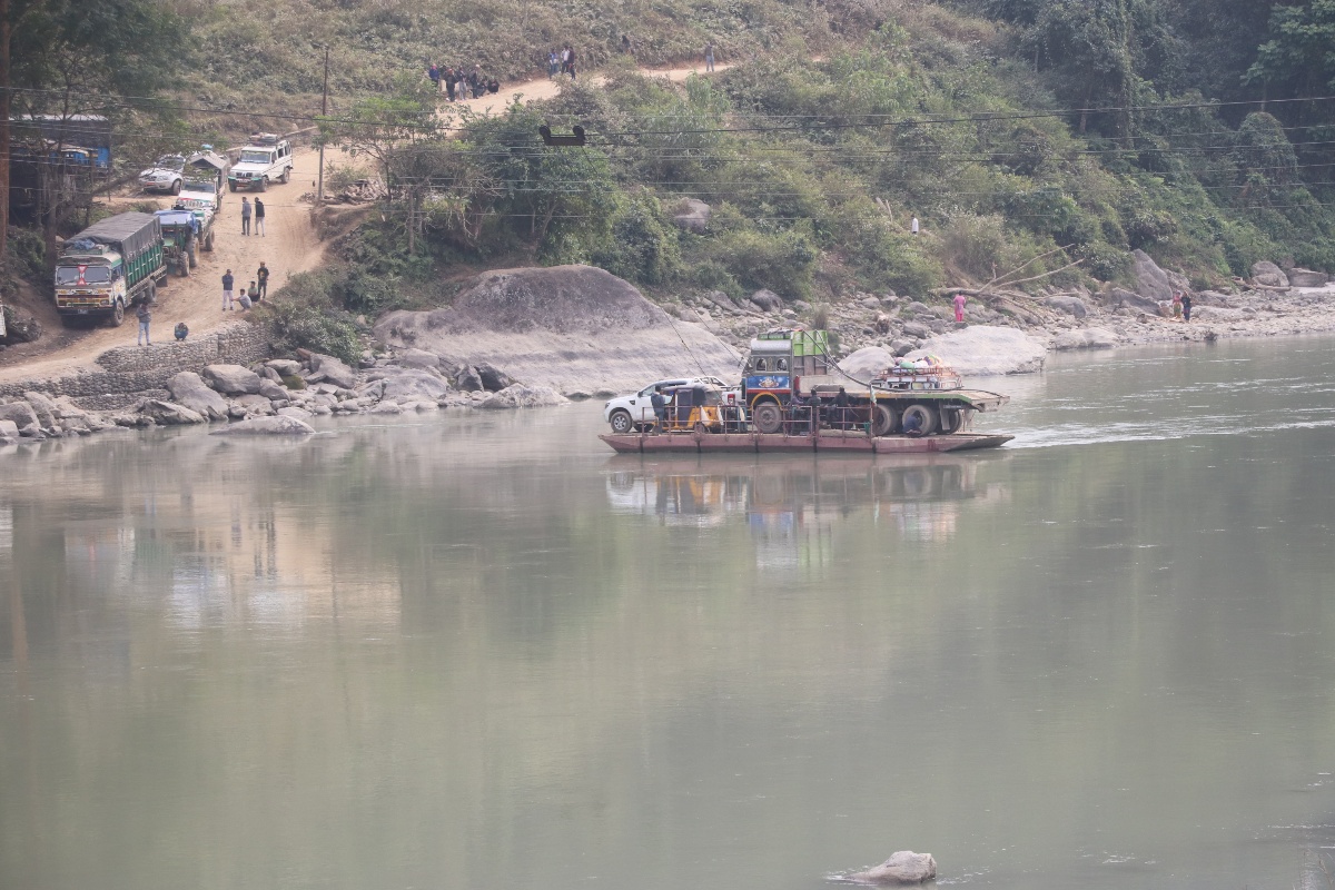 अरुण नदीको सतिघाटमा ६ महिनापछि फेरी सेवा सञ्चालन