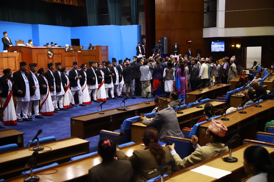 सरकार र संसद् दुवैलाई गिज्याइरहेका जरुरी प्रस्ताव