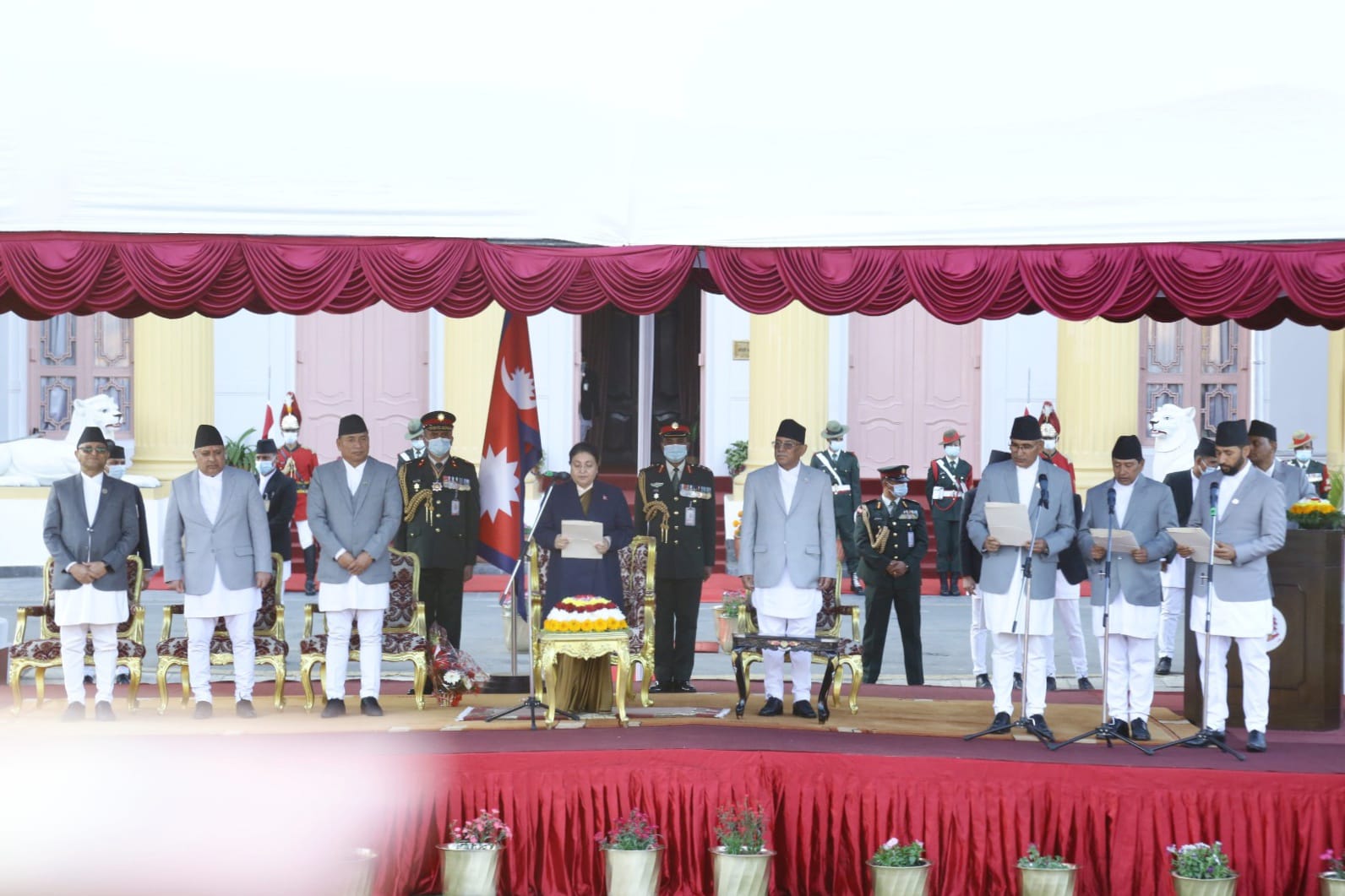 प्रधानमन्त्रीद्वारा आठ सदस्यीय मन्त्रिपरिषद् गठन, उपप्रधानमन्त्रीसहित गृहमन्त्रीमा रवि लामिछाने