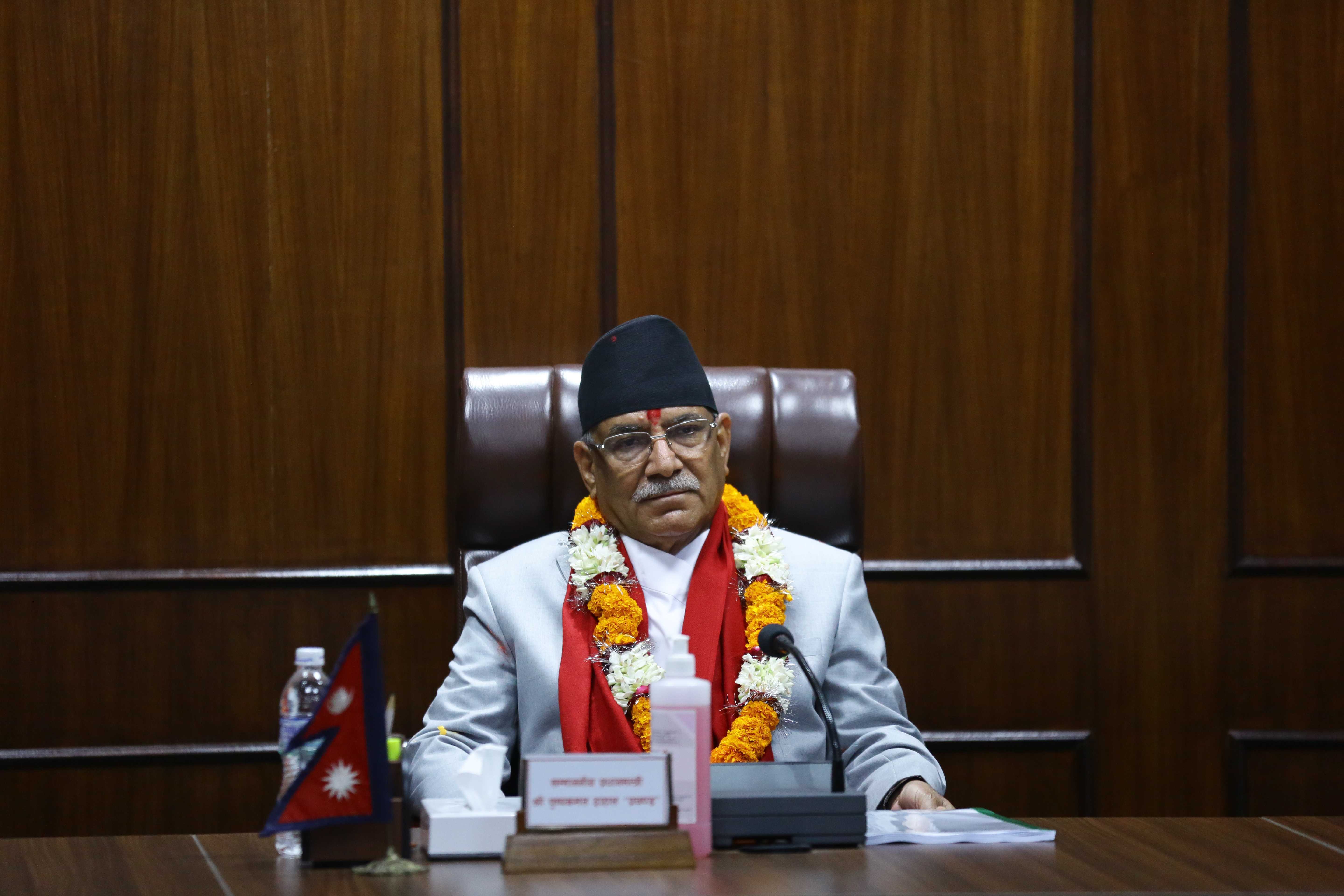 राहदानी र लाइसेन्स लिँदाको लामो लाइन हटाइन्छ : प्रधानमन्त्री दाहाल