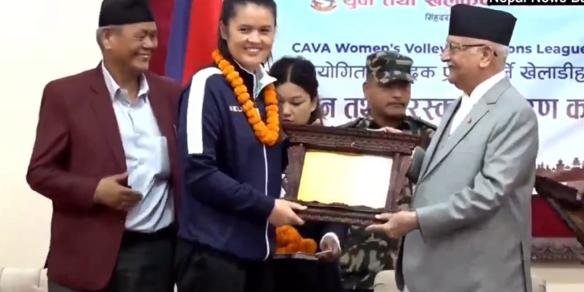 महिला भलिबल टोली नगदसहित सम्मानित