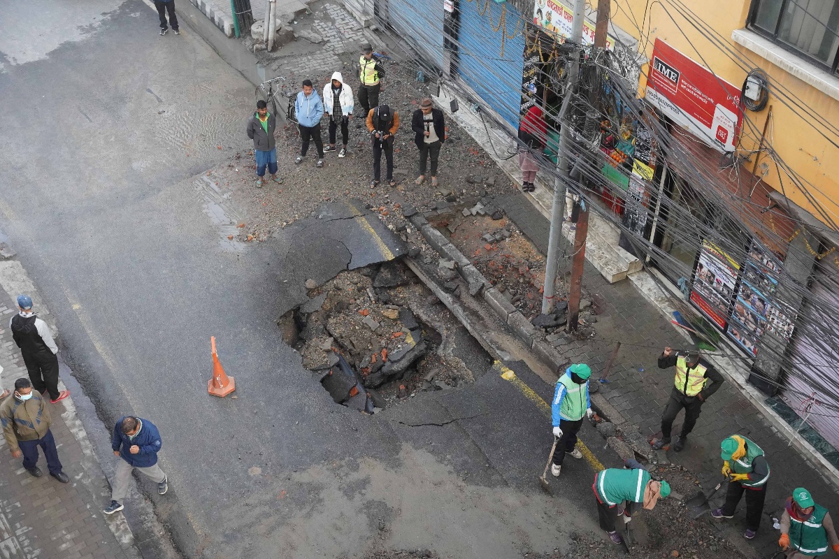 किन फुटिरहेका छन् मेलम्ची खानेपानीका पाइप?