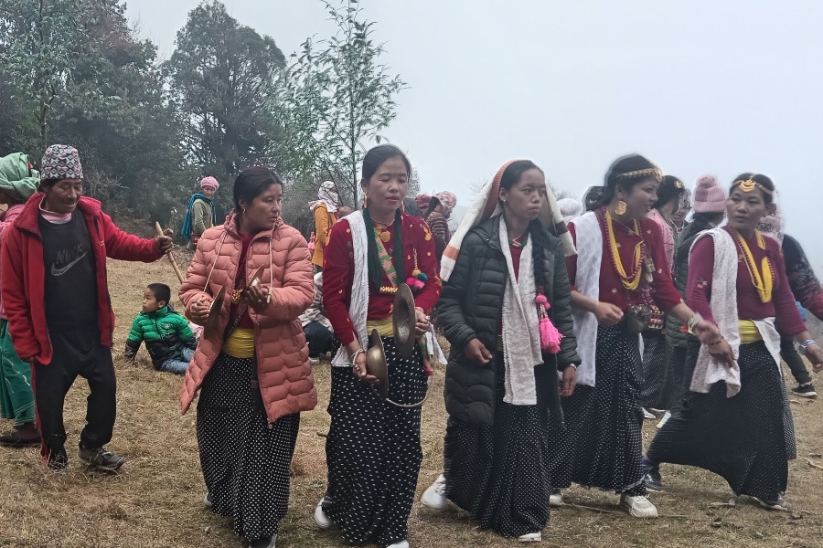 उँधौलीको रमझम: भूमिको पूजा गर्दै नाचियो साकेला