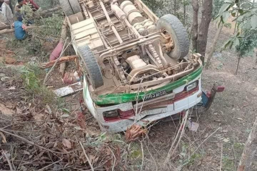 नुवाकोटमा बस दुर्घटना हुँदा ३ जनाको मृत्यु, उद्धार जारी