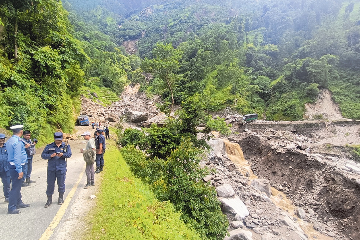 कर्णाली राजमार्ग यात्रामा सधैँ सास्ती