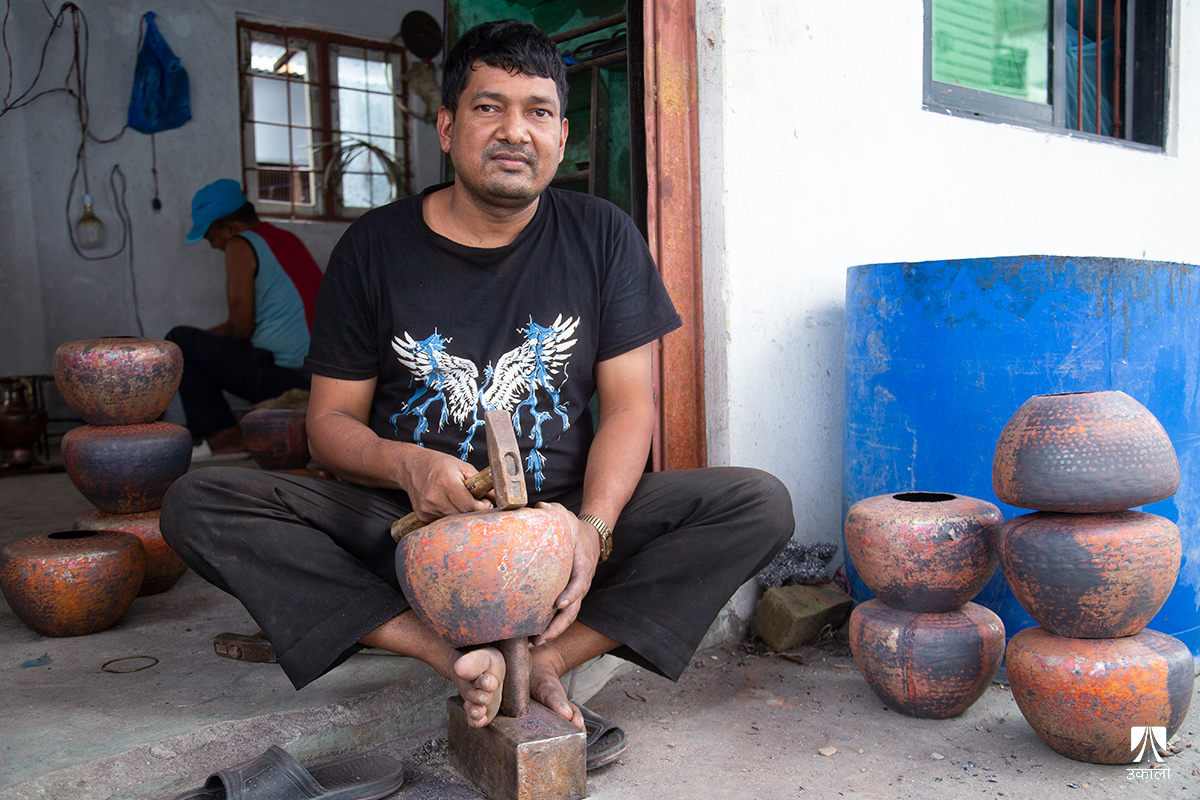 तामा पिटेर टिप्ली टल्काइरहेका ज्ञानेन्द्र (भिडियो कथा)