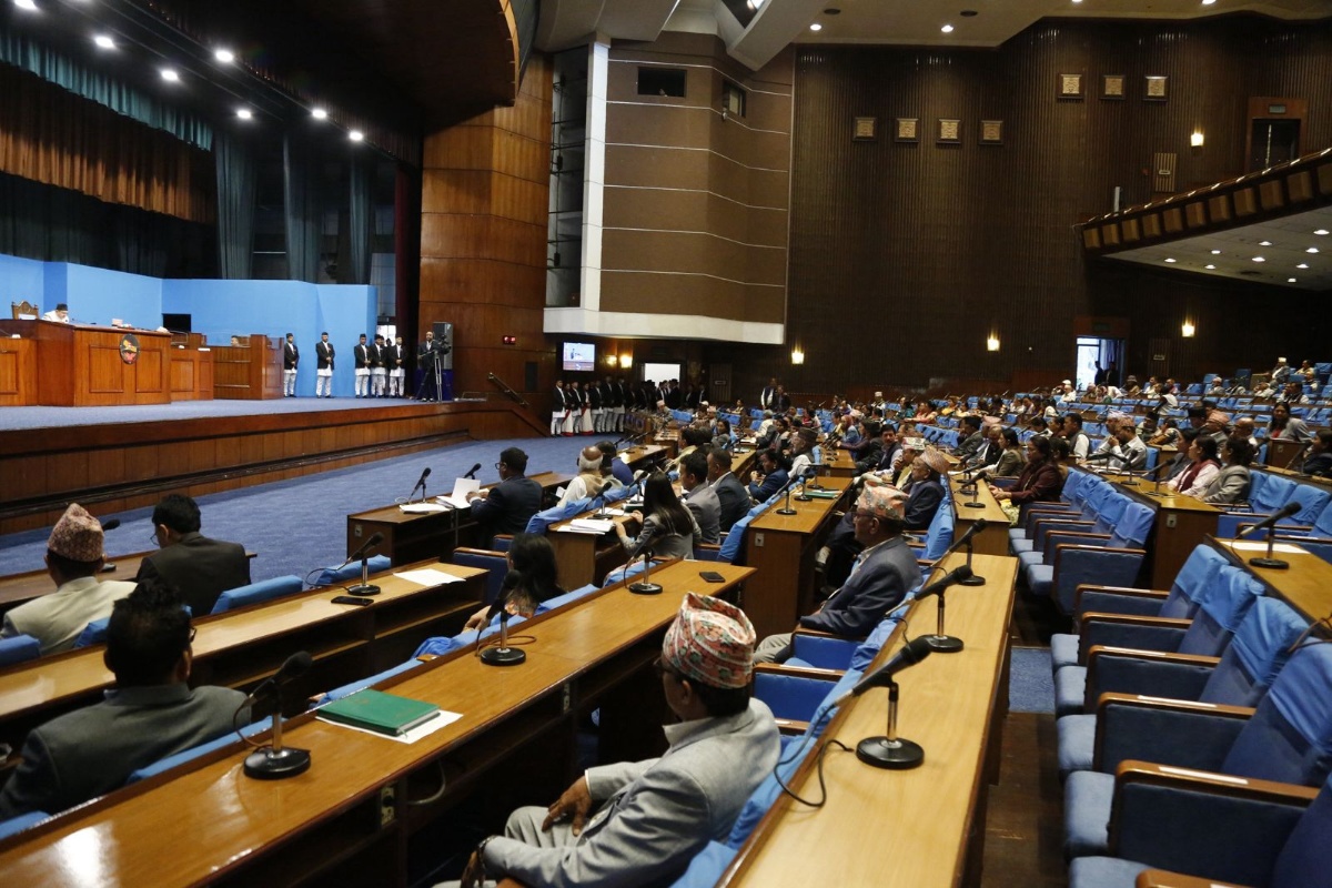 ‘मन्त्रीहरूले कानमा तेल हालेर बस्न मिल्छ?’