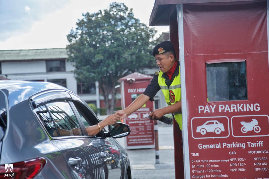 व्यावसायिक भवनमा सेवाग्राहीबाट पार्किङ शुल्क नउठाउन अदालतको आदेश