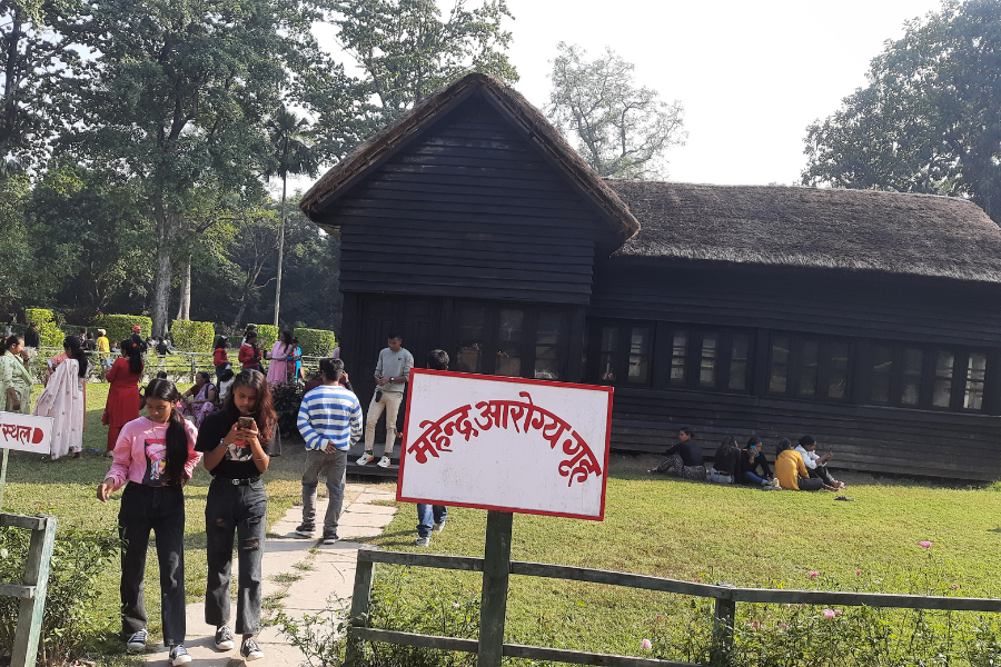 टीकापुर उद्यान पर्यटकको आकर्षण स्थल