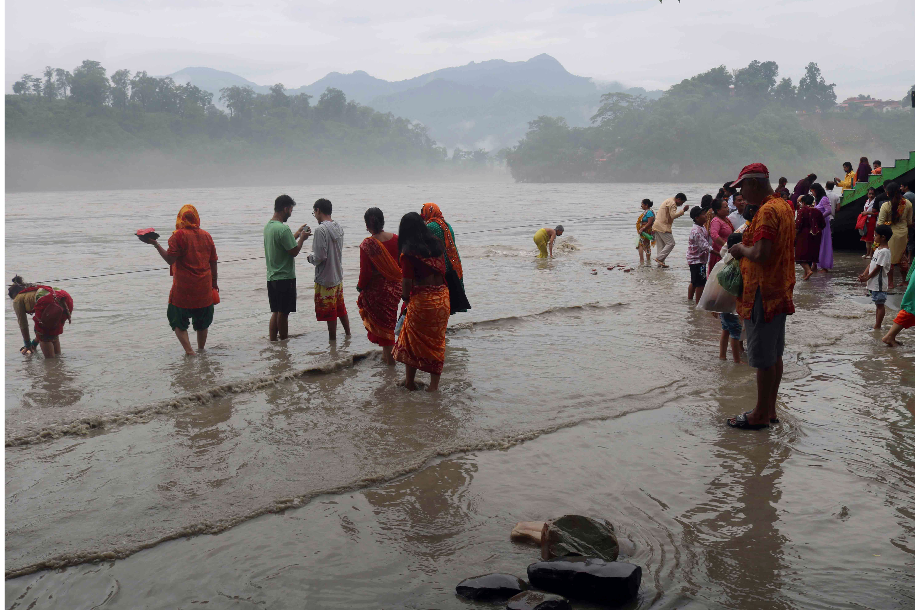 ठूला नदीको सतह सतर्कता तहभन्दा माथि, अझै केही दिन वर्षा हुने