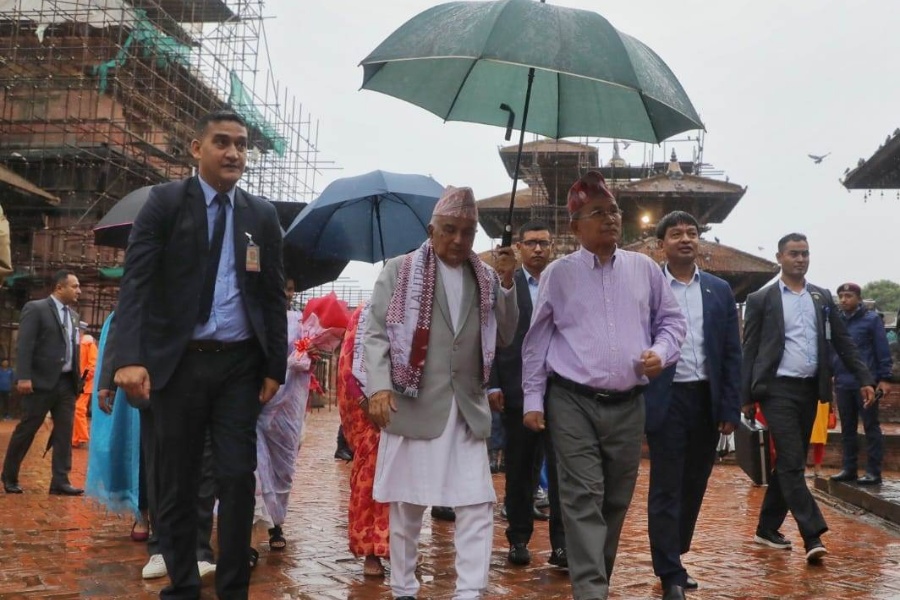 राष्ट्रपति पौडेल पाटनको कृष्ण मन्दिरमा 